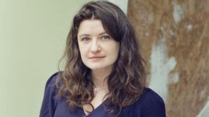 Осколок влетел в комнату сына: россияне в шестой раз обстреляли дом режиссера Ирины Цилык Дом Ирины Цилык в шестой раз пострадал из-за атаки РФ на Киев