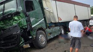 Смертельна ДТП на Миколаївщині: маршрутка врізалась у вантажівку, 12 загиблих ДТП на Миколаївщині 4 липня: наслідки зіткнення маршрутки й вантажівки