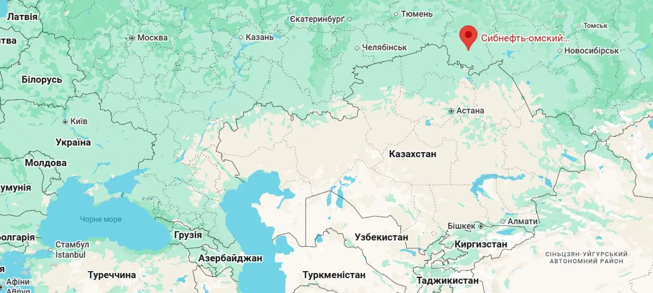 За 3 тис. км від України: Генштаб та Міноборони підтвердили ураження Омського НПЗ Фото 1 Омський НПЗ на карті