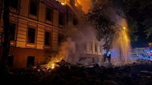 Масована атака на Київ: росіяни пошкодили житлові будинки, супермаркет і склади, є поранені Атака на Київ 19 липня 2026: наслідки атаки ракетами
