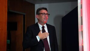 Енді Бернем офіційно став премʼєром Великої Британії Енді Бернем