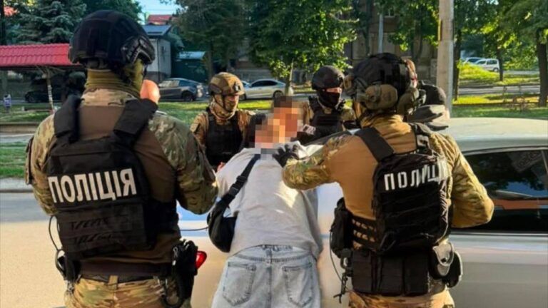 Напад на волонтера у Дніпрі: трьом чоловікам повідомили про підозру