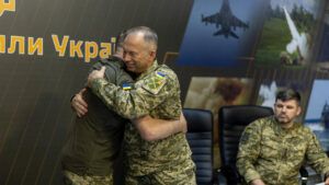 Сирський офіційно передав повноваження головкома ЗСУ Драпатому
