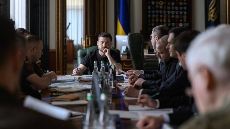 Зеленський провів нараду 24 липня