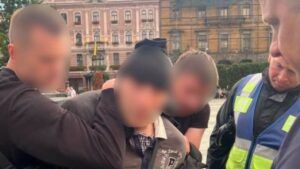 чоловік намагався напасти з ножем на мітингу у Львові