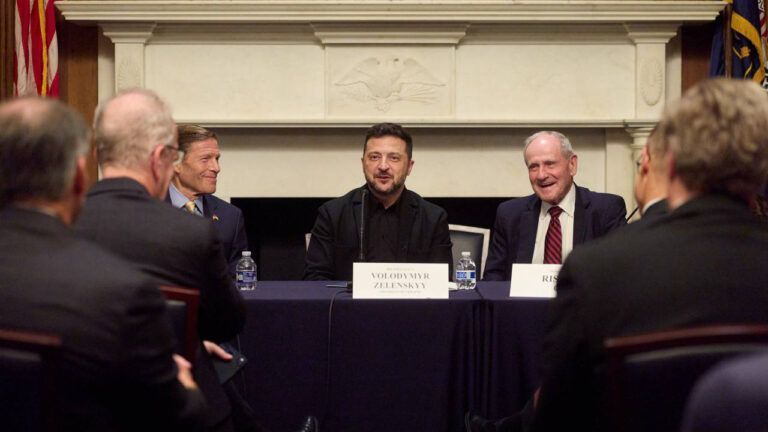 Сенатори США прокоментували законопроєкт щодо санкцій проти РФ після зустрічі з Зеленським