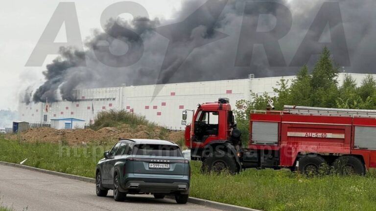 Атака дронов на Рязань: в РФ заявили о пожарах на складе Wildberries и НПЗ