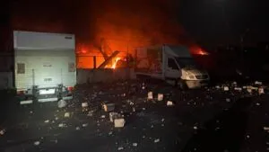 Взрывы в Киеве: после ударов баллистикой в двух районах пожары, погиб человек Атака на Київ 30 липня 2026