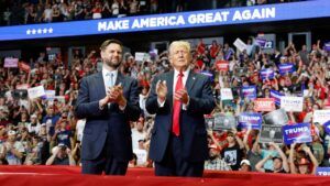 Трамп розкрив свого фаворита на вибори 2028, але є нюанс – WP Трамп і Венс: WP розкрила деталі приватної розмови про вибори-2028