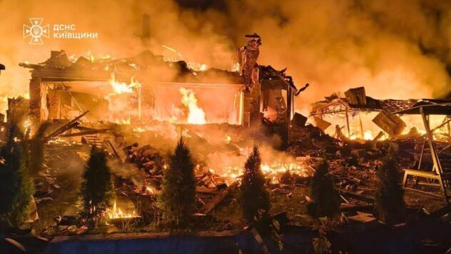 Вибухи на Київщині: у Пухівці знищено будинок, серед трьох загиблих — дитина Вибухи на Київщині: що сталося сьогодні 8 серпня 2026