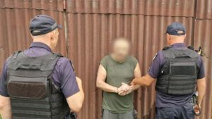 У Чернівецькій області затримали чоловіка, який поранив двох поліцейських і 11 днів ховався у лісі