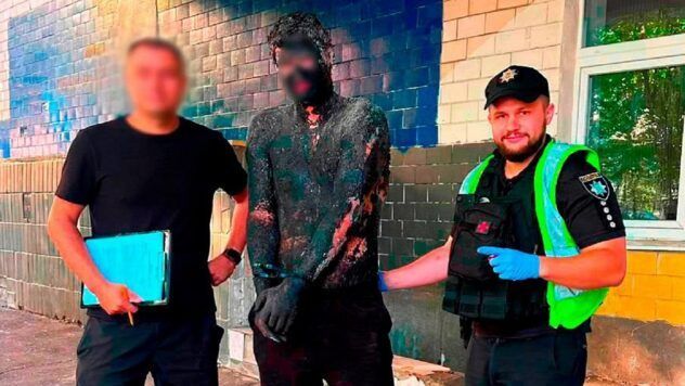 У Києві чоловік заліз у бочку зі смолою заради пограбування магазину