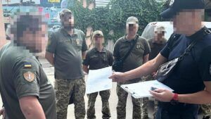 Пытали и принудительно задерживали: 10 военнослужащим ТЦК в Одессе объявили подозрение 10 військовослужбовцям ТЦК повідомили про підозру