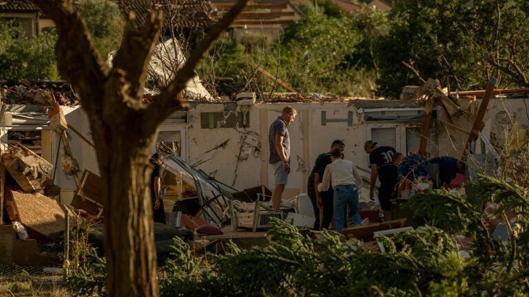 Торнадо во Франции: более 40 пострадавших, разрушены сотни домов