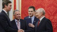 Переговори представників Трампа з Путіним: РФ не змінює цілей у війні — Bloomberg