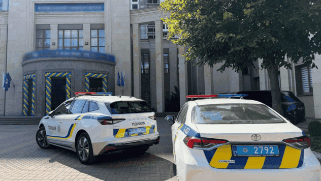 У Києві виш влаштував посвяту у студенти на стадіоні під час тривоги: реакція поліції У столиці студентів зібрали під час тривоги