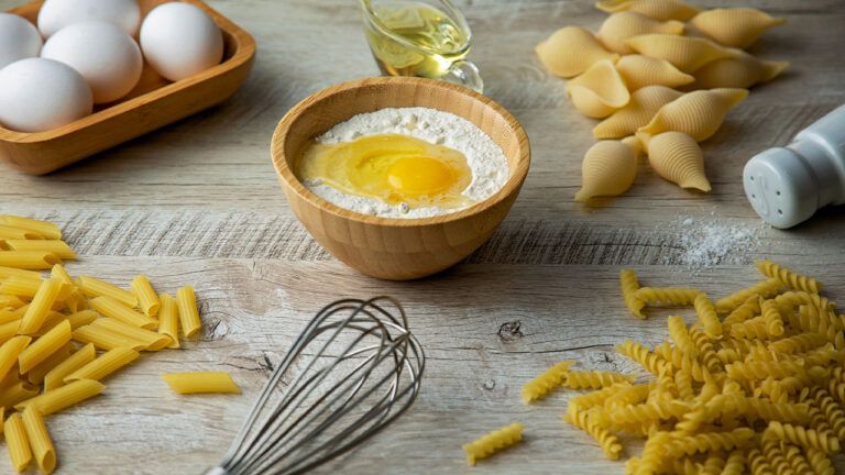 Обмеження на продукти в супермаркетах передчасні та провокують ажіотаж — Висоцький