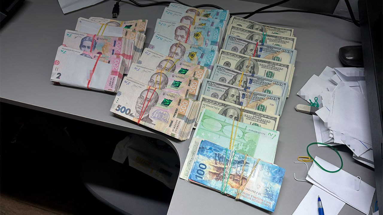По Україні діяла мережа конвертаційних центрів