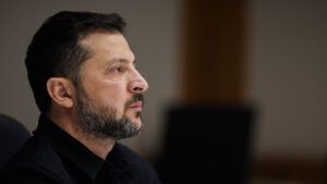 Зеленский назвал три шага, на которых настаивает Трамп для деэскалации войны Трамп предложил три шага для деэскалации войны: что известно