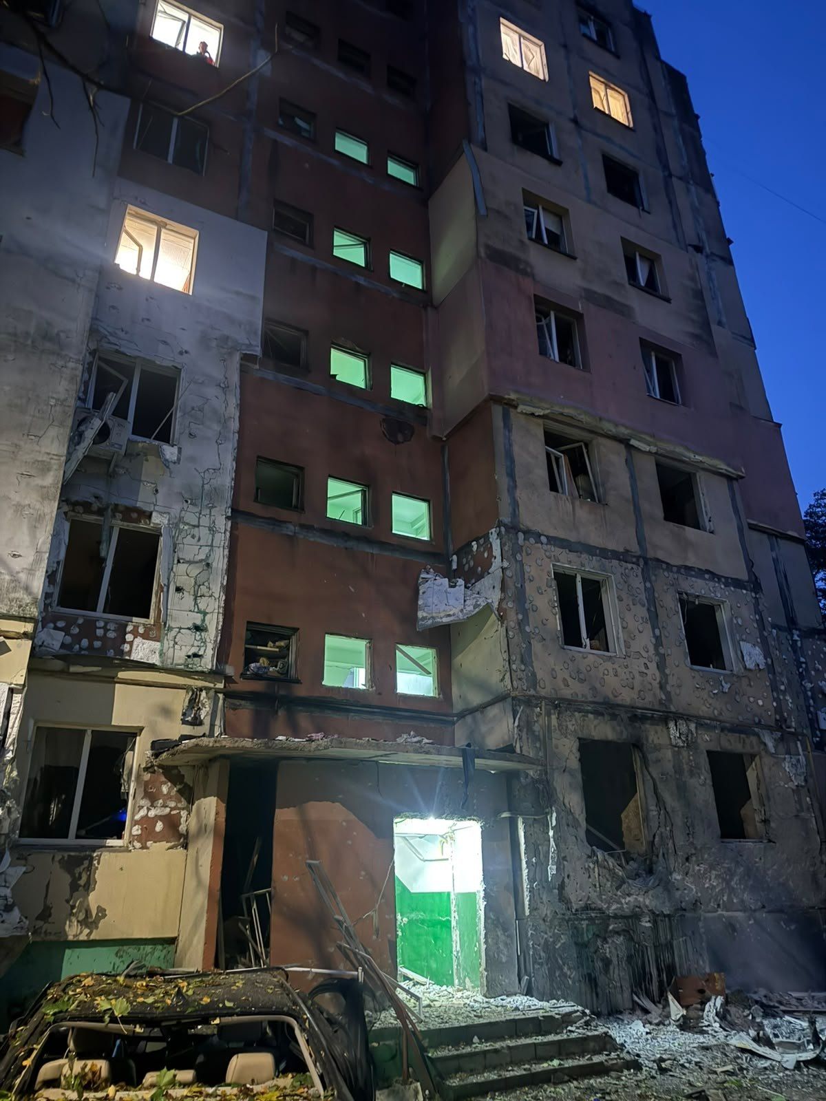 РФ атаковала Ровно: повреждены жилые дома, семеро пострадавших Фото 1 Ночная атака на Ровно 16 октября 2026 года: последствия Фото 1