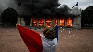 Протести у Франції: є затримані та постраждалі поліцейські