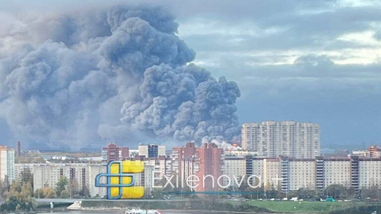 Атака дронов на Санкт-Петербург: горят нефтяной терминал и склад Ozon