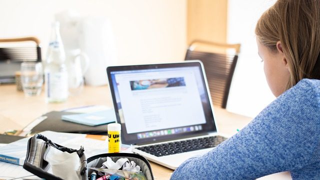 Як попередити вплив шкідливого контенту на дітей