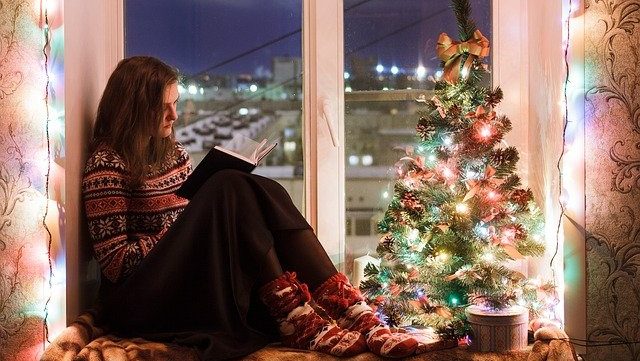 Гирлянды, свечи, фейерверки… Как безопасно отпраздновать Новый год гирлянда