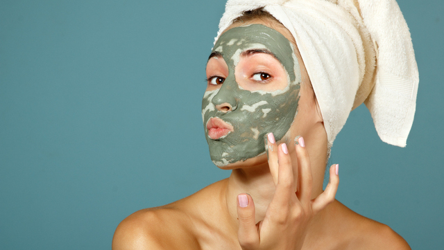 Как правильно ухаживать за кожей лица и тела после праздников — советы врача