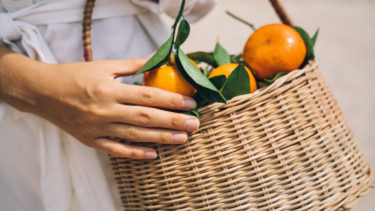 Опасные фрукты: в Украину завезли ядовитые мандарины с содержанием пестицидов в 33 больше нормы