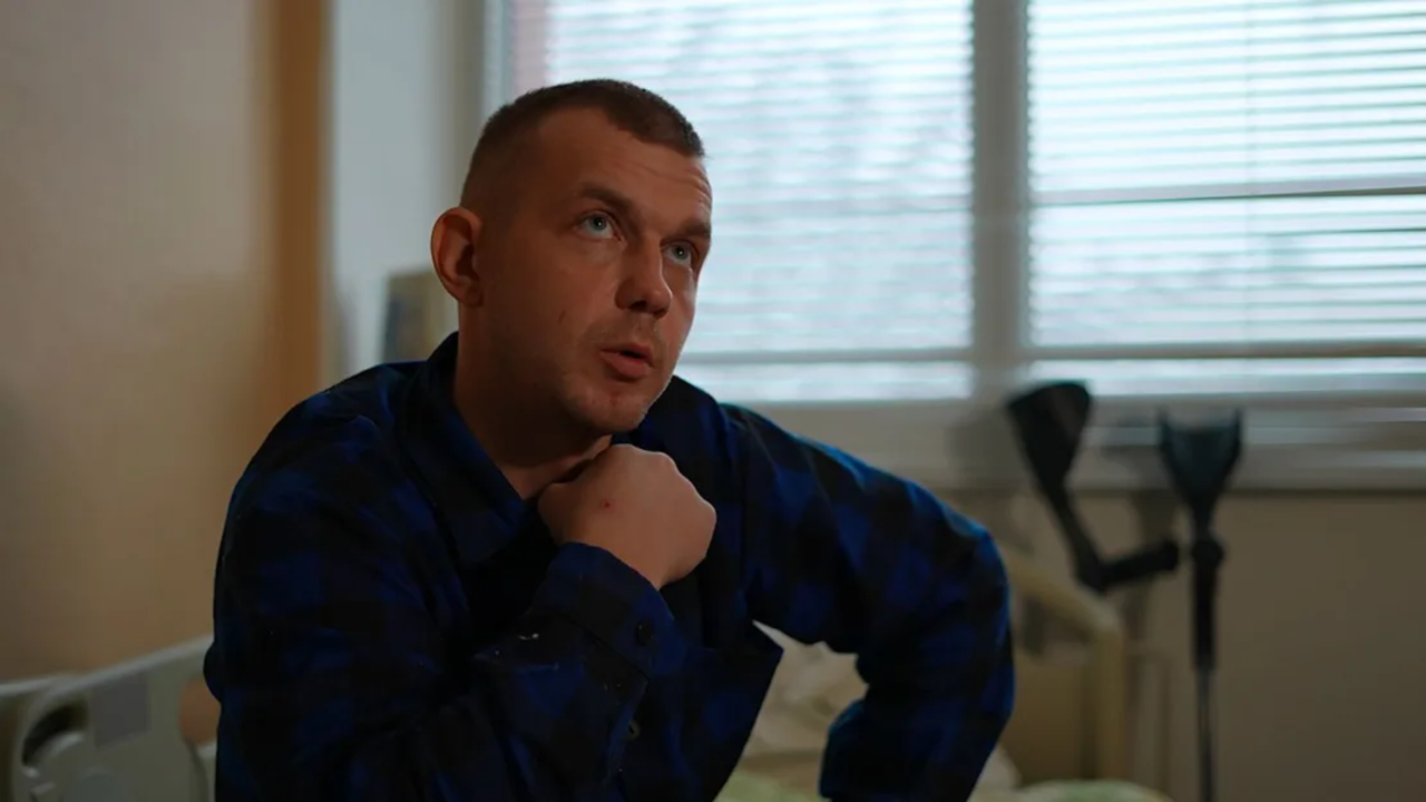 Не вірить, що зараз у лікарні: пораненому бійцю довелося повзти через бліндаж, де були росіяни