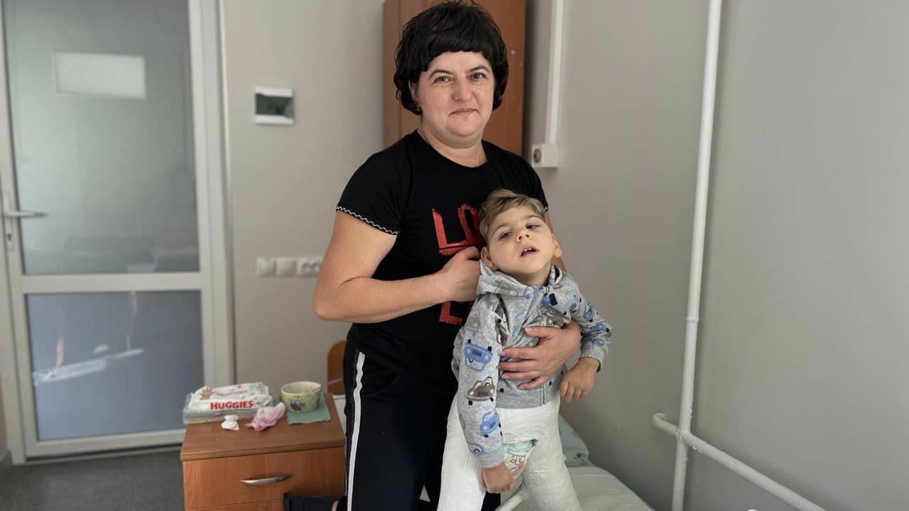 ДЦП разрушал его суставы: во Львове успешно провели операцию трехлетнему мальчику