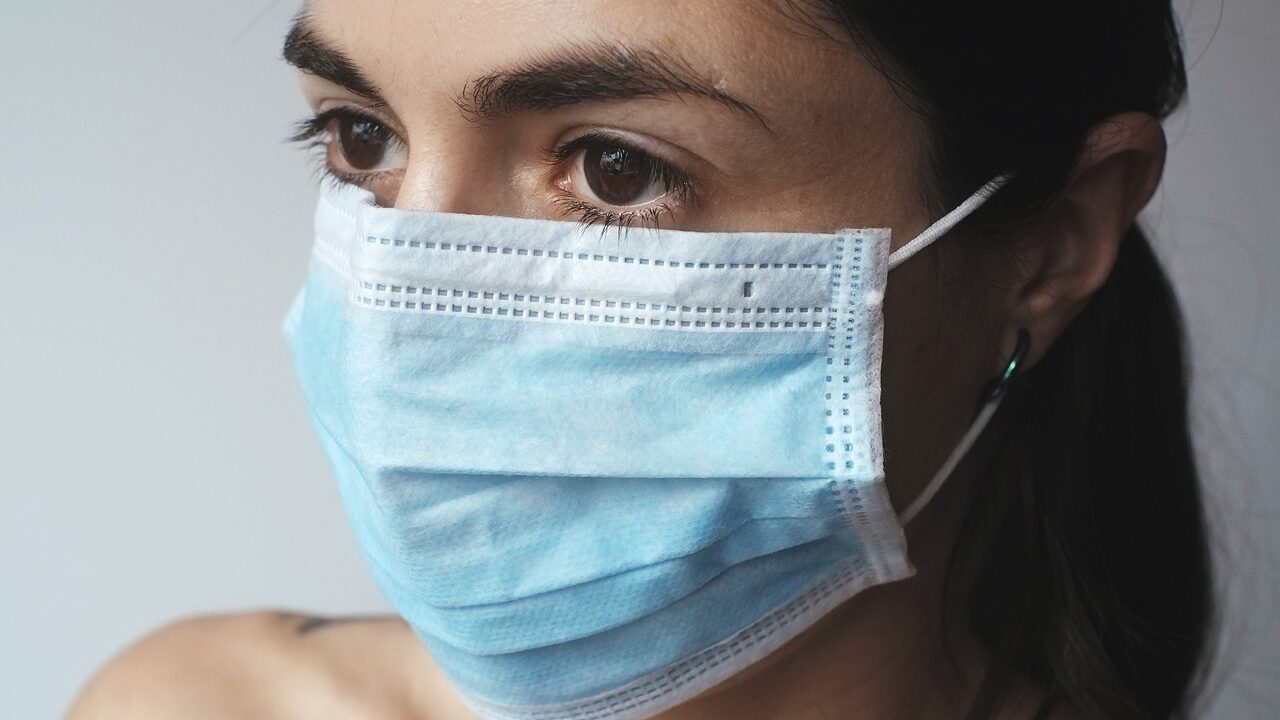 В деяких містах Іспанії вводять масковий режим через збільшення хворих на Covid-19