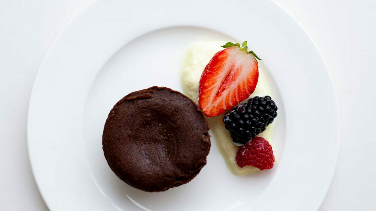 тарілка, ягоди, шоколад