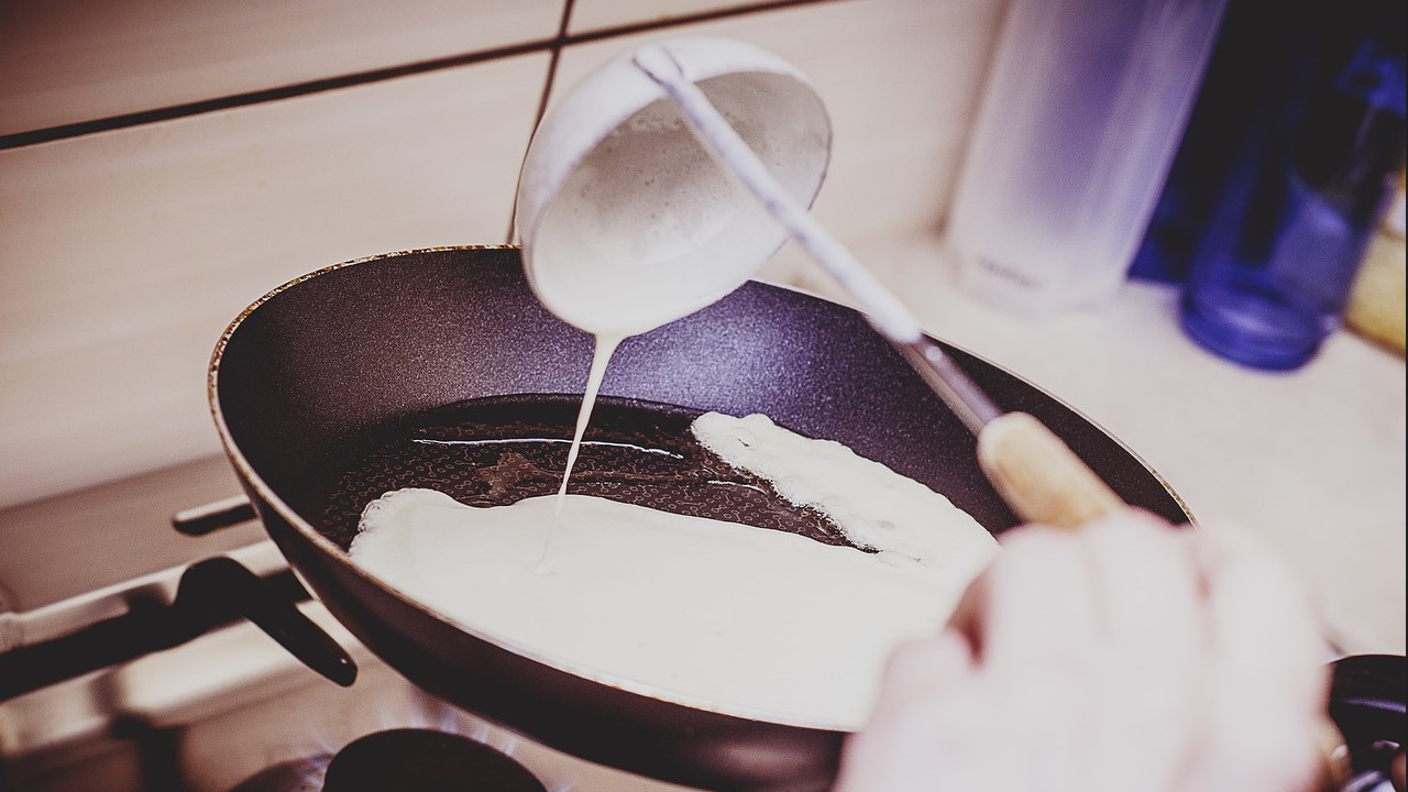 За рецептом Клопотенка: як приготувати тонкі млинці