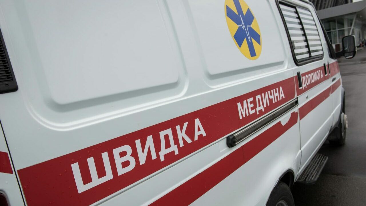 на Рівненщині бригада швидкої врятувала пацієнта