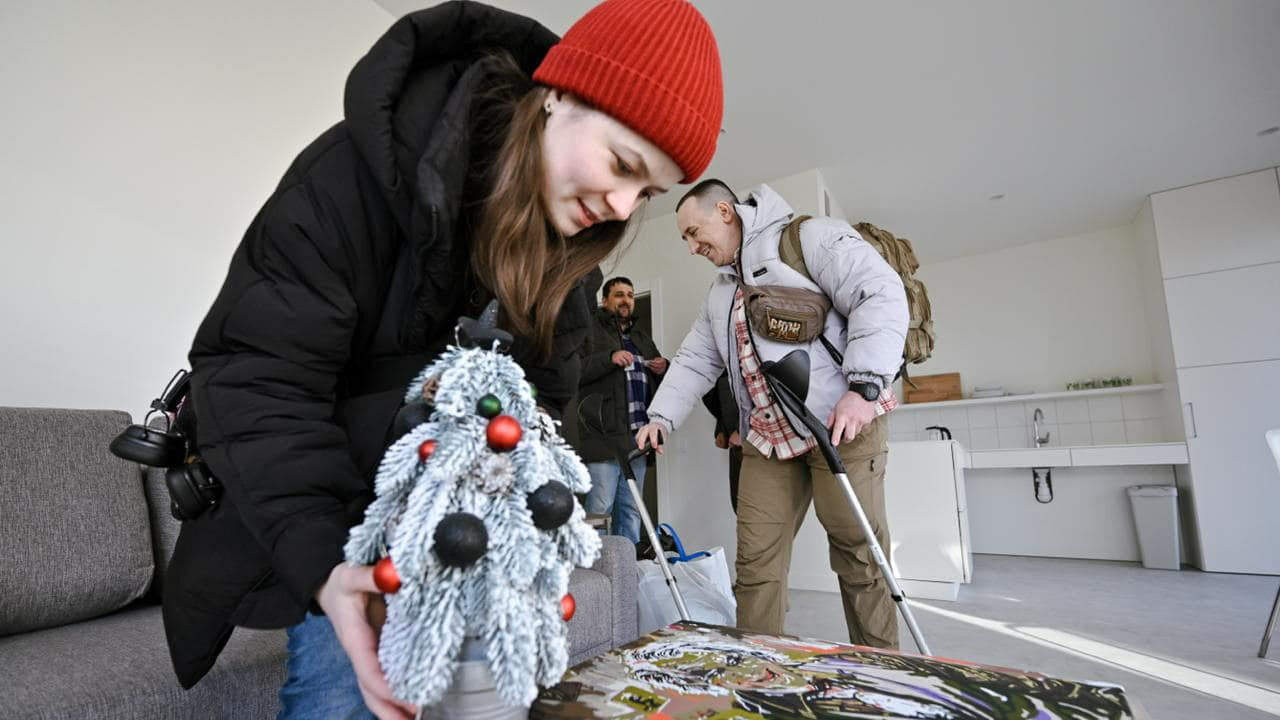 поранений і його дружина