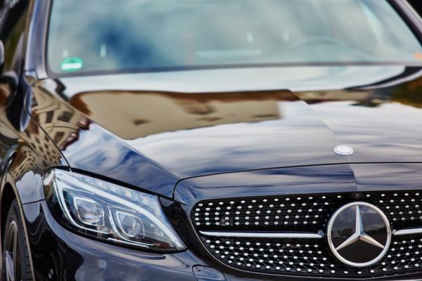 Бум продажів елітних авто в Києві: хто купує “лексуси” і “мерседеси”