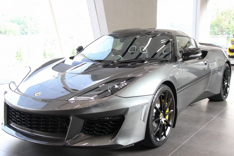 410 кінських сил, надсучасні гальма – новий спортивний електрокар від Lotus