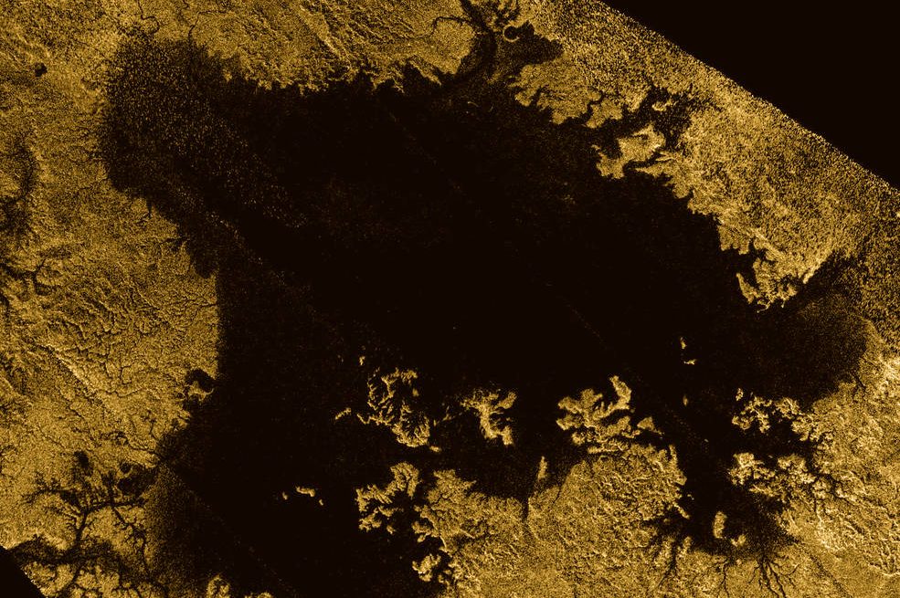 На супутнику Сатурна є моря та озера – NASA