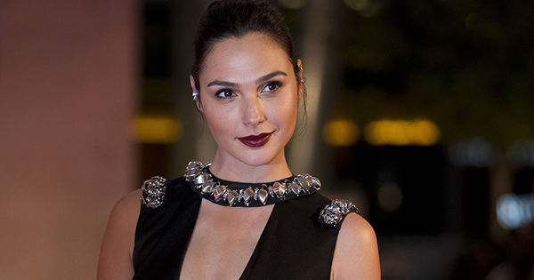 На Netflix вышел самый дорогой комедийный боевик с Галь Гадот