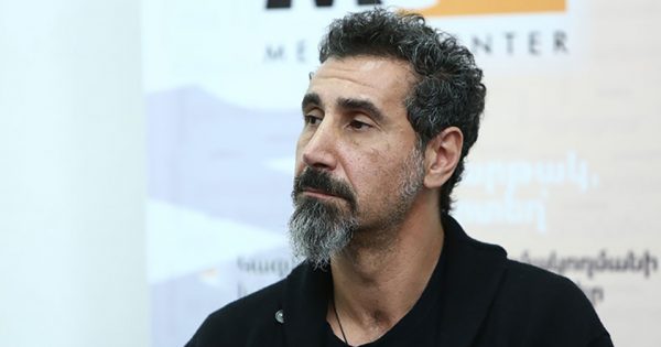 Лидер System of a Down присоединится к протестующим в Ереване