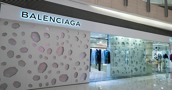 Освежитель-елочка за $275. Balenciaga обвинили в плагиате