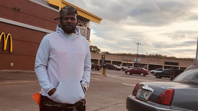Певца R. Kelly арестовали в США. Его обвиняют в сексуальном насилии