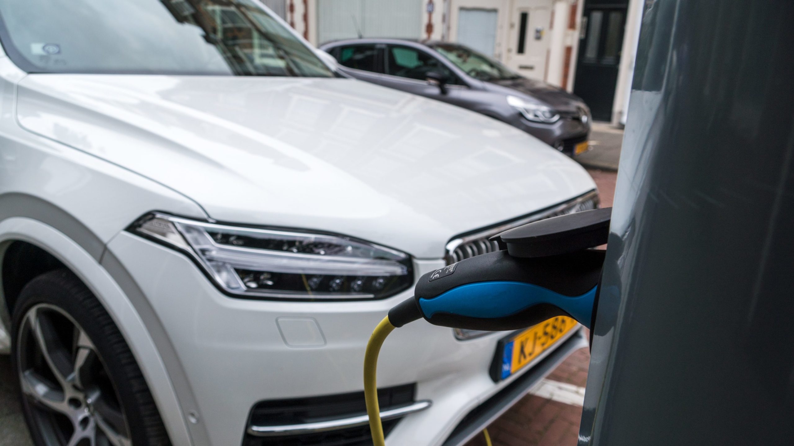 Гібридні авто