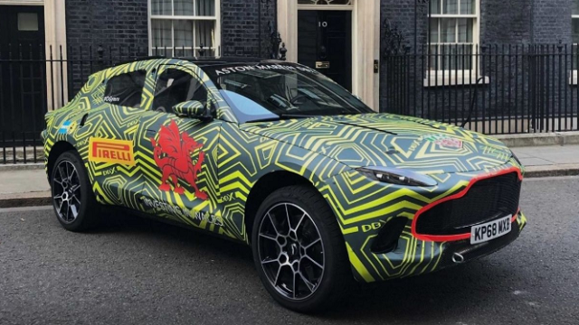 Первый кроссовер Aston Martin DBX засветился в городе