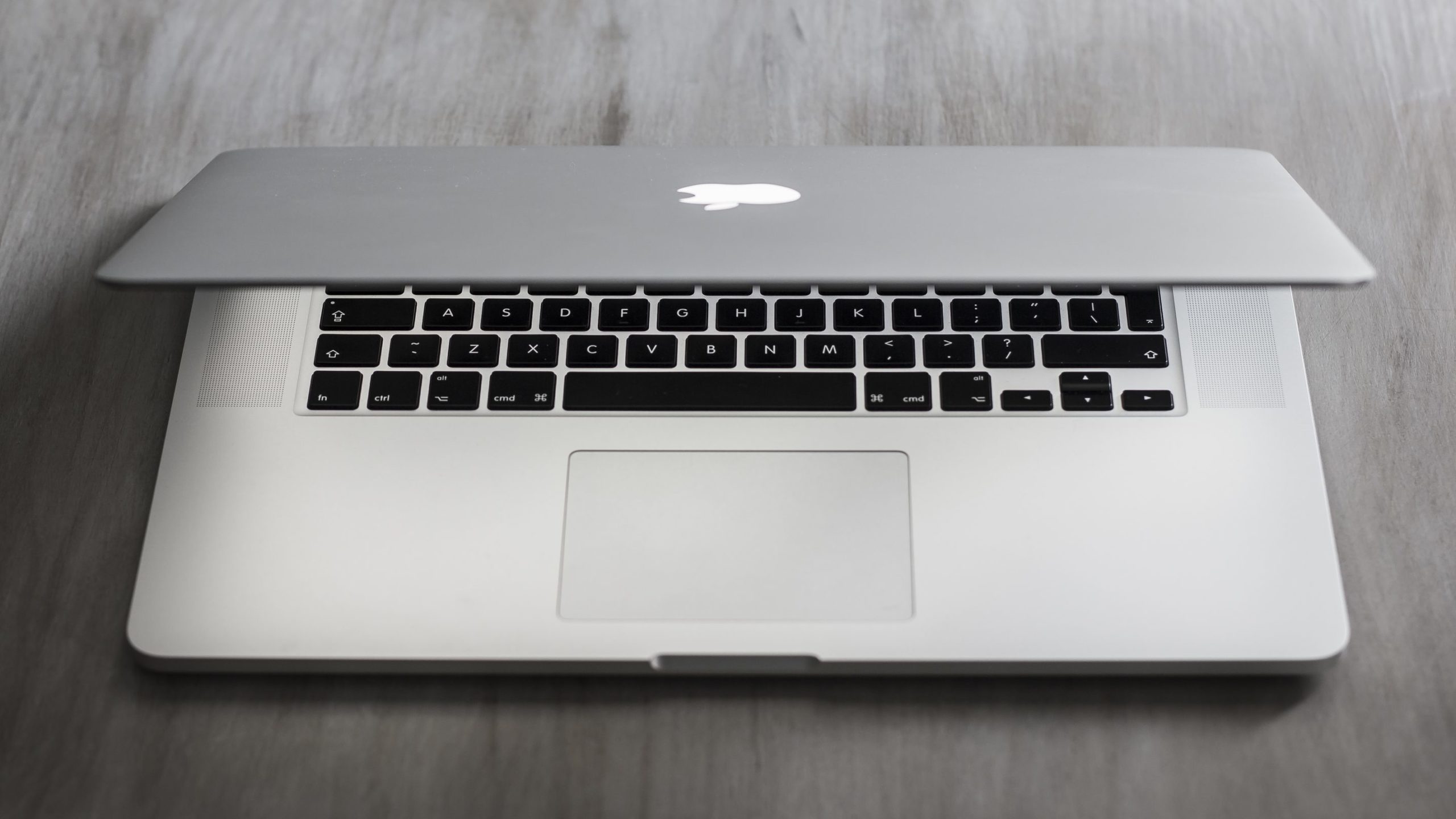 У США заборонили провозити MacBook Pro в літаках