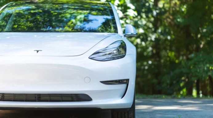 Tesla планирует снизить цены на Model 3