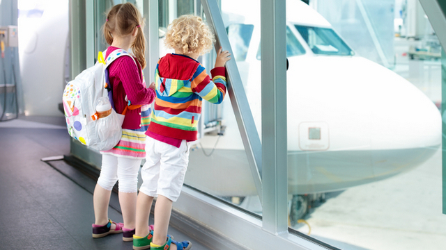 Виїзд із дитиною за кордон: документи, дозволи і правила