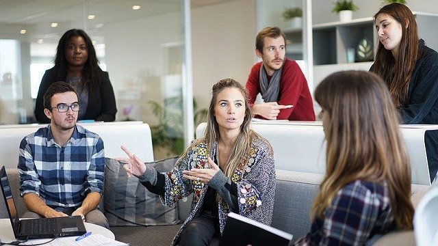 Міжнародний день дружби в Україні: привітання в листівках